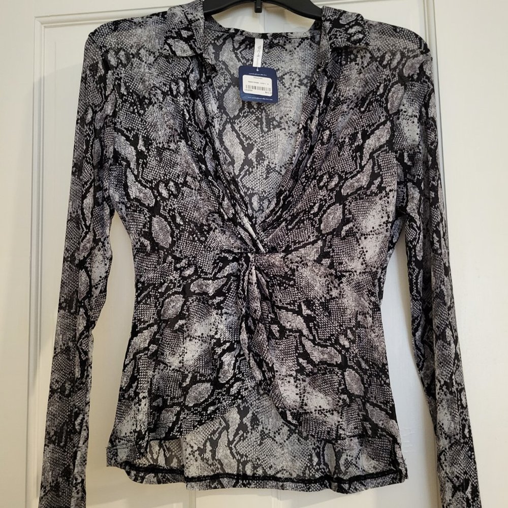 New with tags D.N.A Couture Intuition size Small Twist Front Blouse